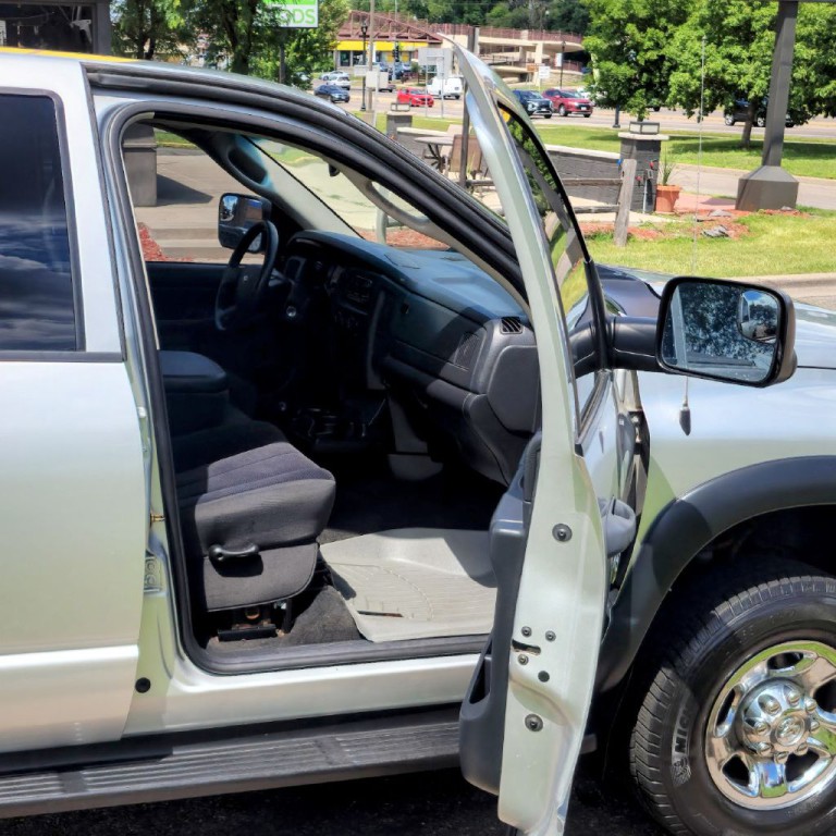 2004 Dodge Ram 2500 Image 16