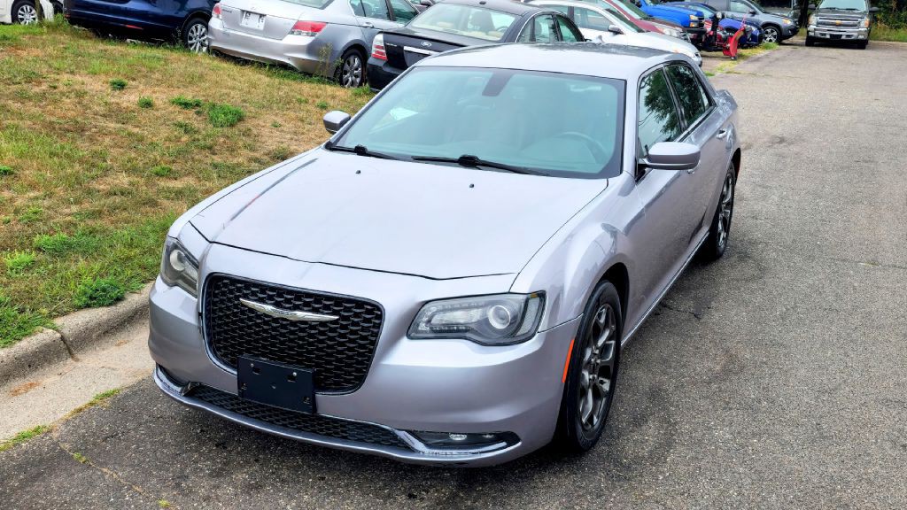 2017 Chrysler 300 Image 2