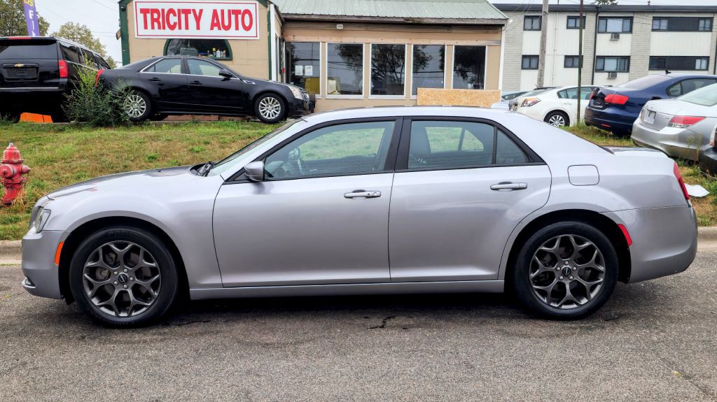 2017 Chrysler 300 Image 3