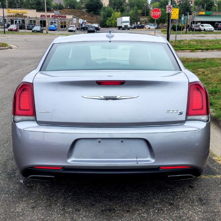 2017 Chrysler 300 Image 5