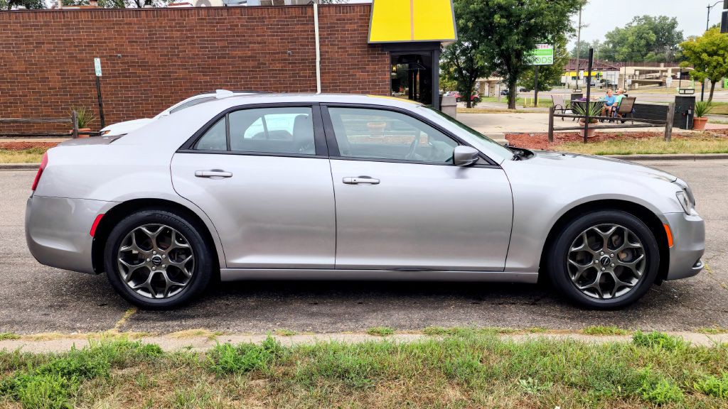 2017 Chrysler 300 Image 7