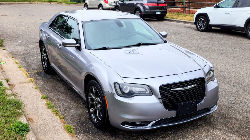 2017 Chrysler 300 Image 8