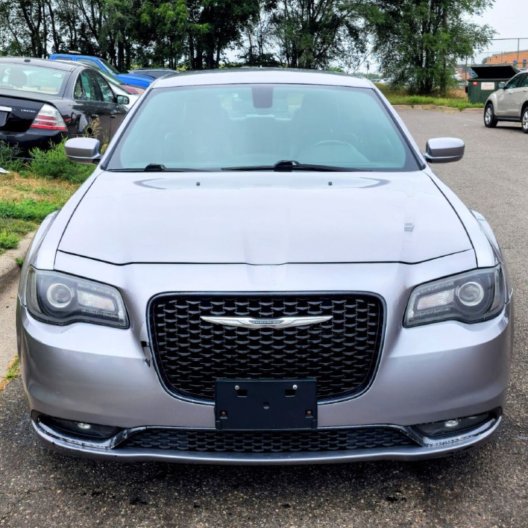 2017 Chrysler 300 Image 10