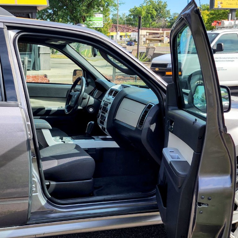 2010 Mercury Mariner Image 17