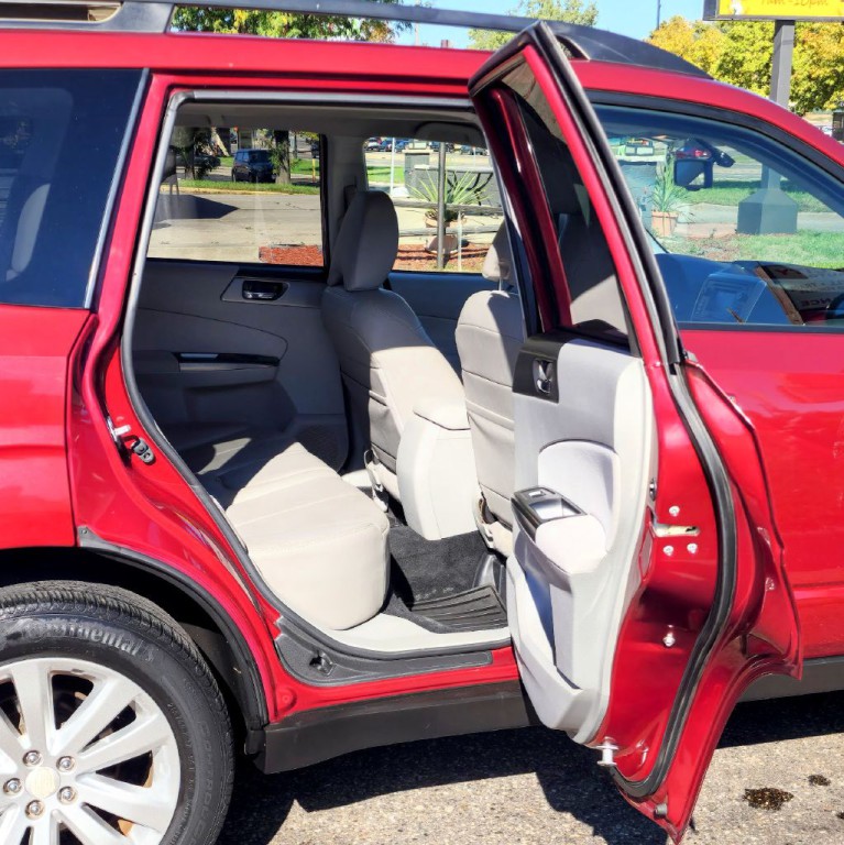 2011 Subaru Forester Image 16