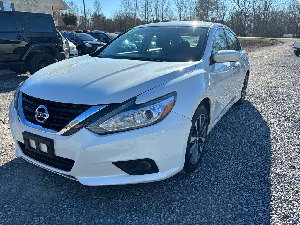 2017 Nissan Altima Image 3