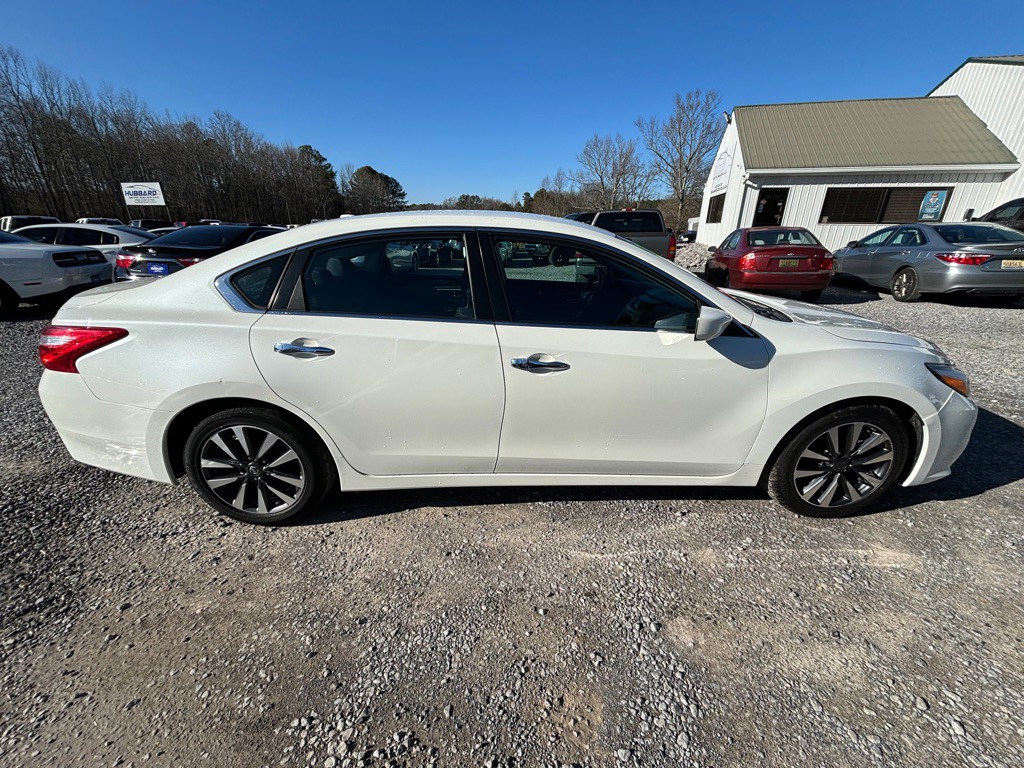 2017 Nissan Altima Image 6