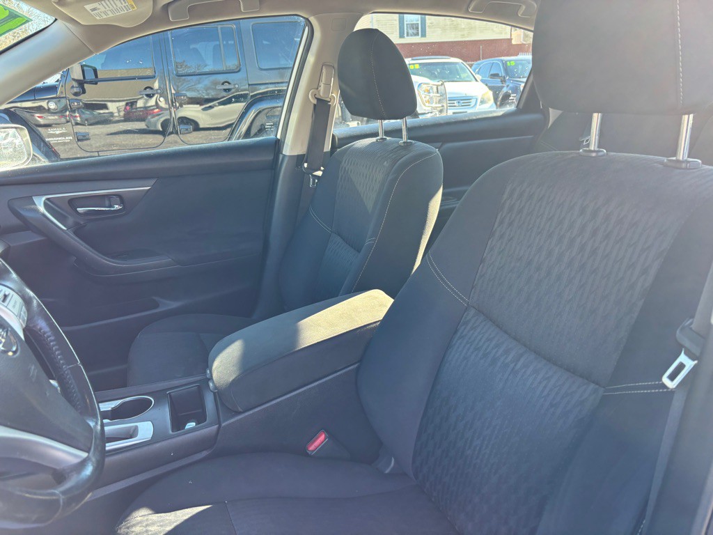 2017 Nissan Altima Image 12