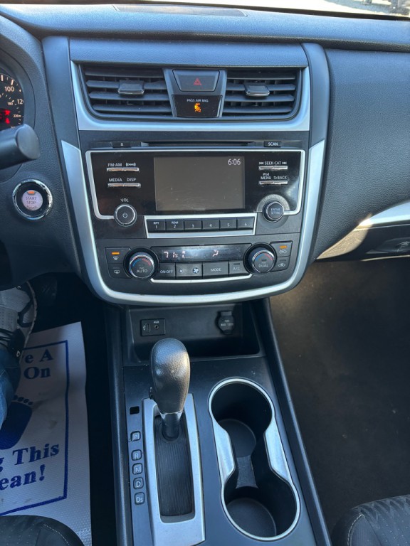 2017 Nissan Altima Image 14