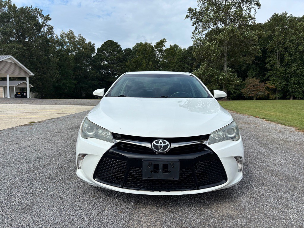 2016 Toyota Camry Image 2