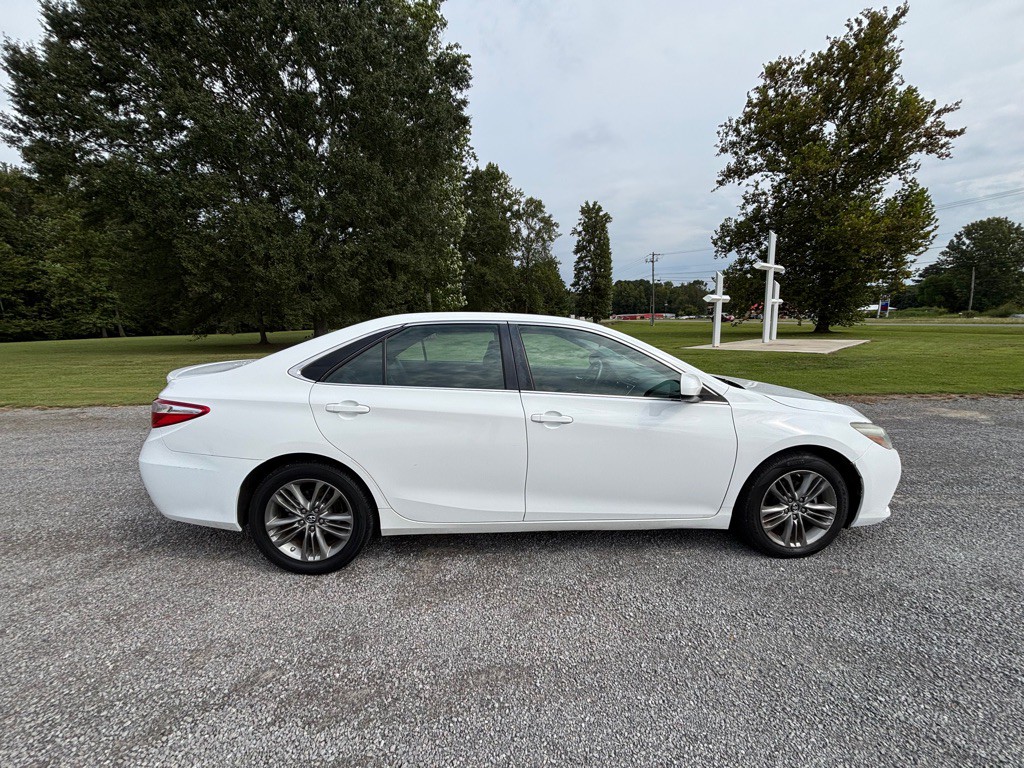 2016 Toyota Camry Image 6