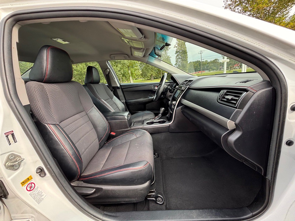 2016 Toyota Camry Image 7
