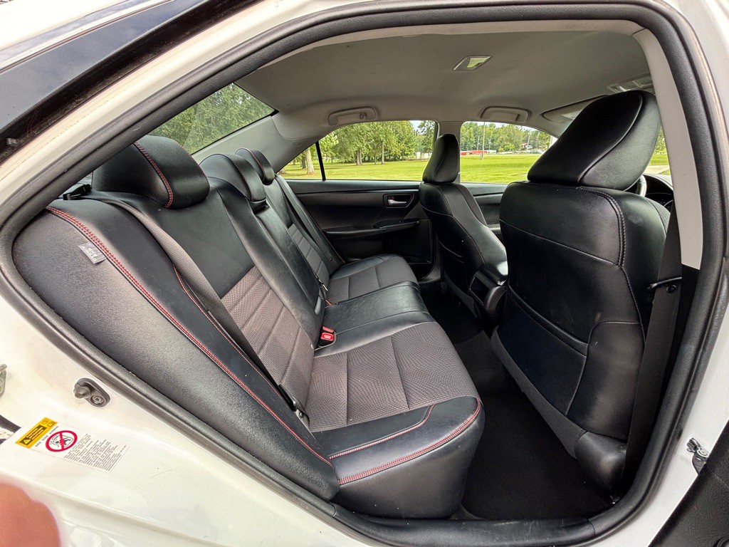 2016 Toyota Camry Image 8