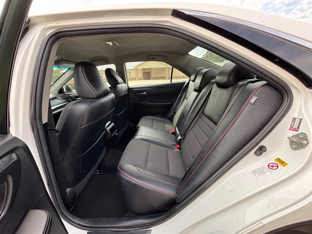 2016 Toyota Camry Image 9
