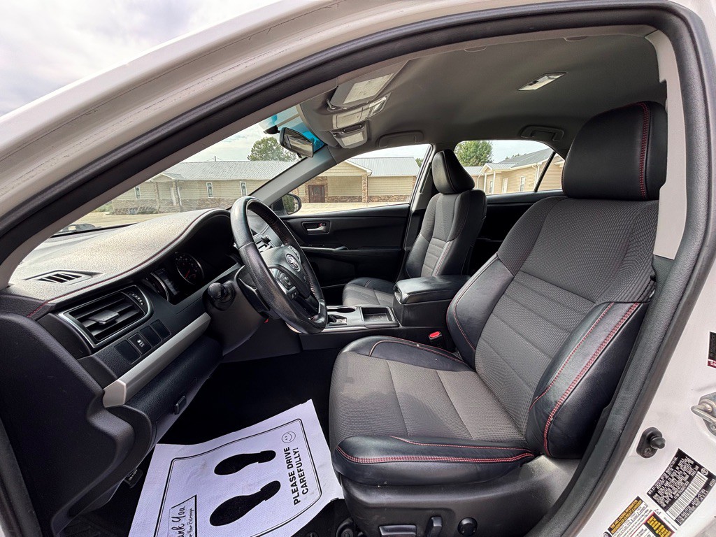 2016 Toyota Camry Image 10