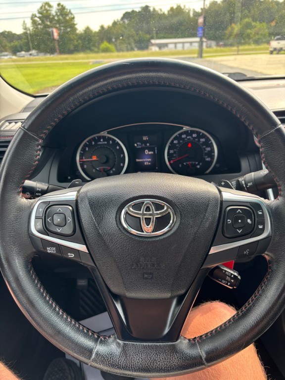 2016 Toyota Camry Image 12