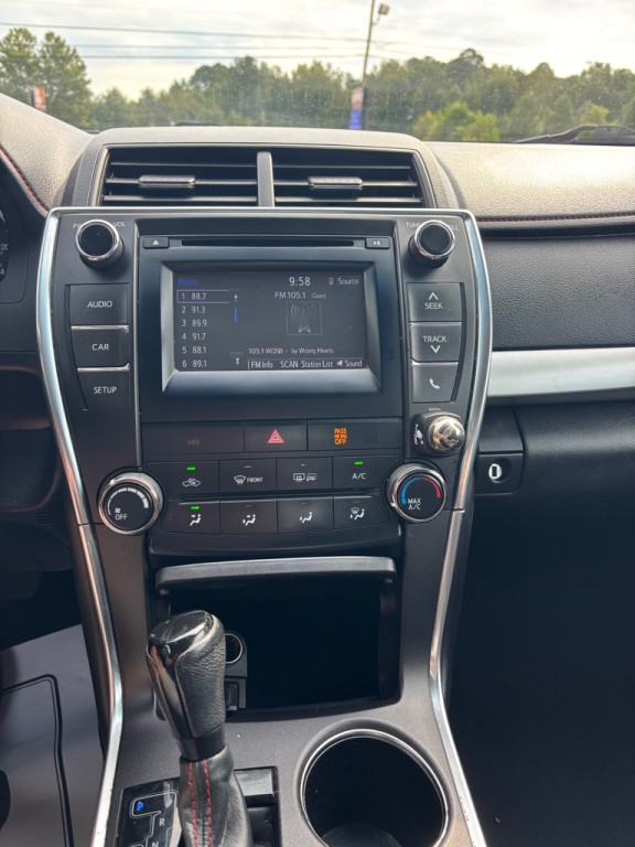 2016 Toyota Camry Image 13