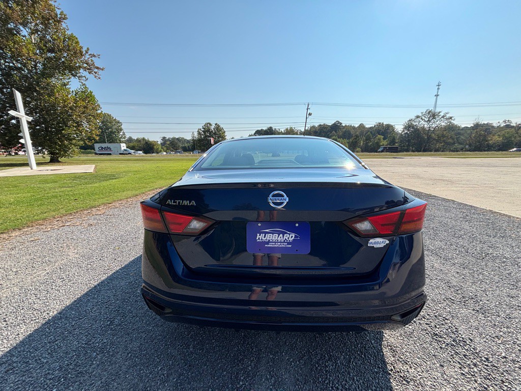 2021 Nissan Altima Image 5