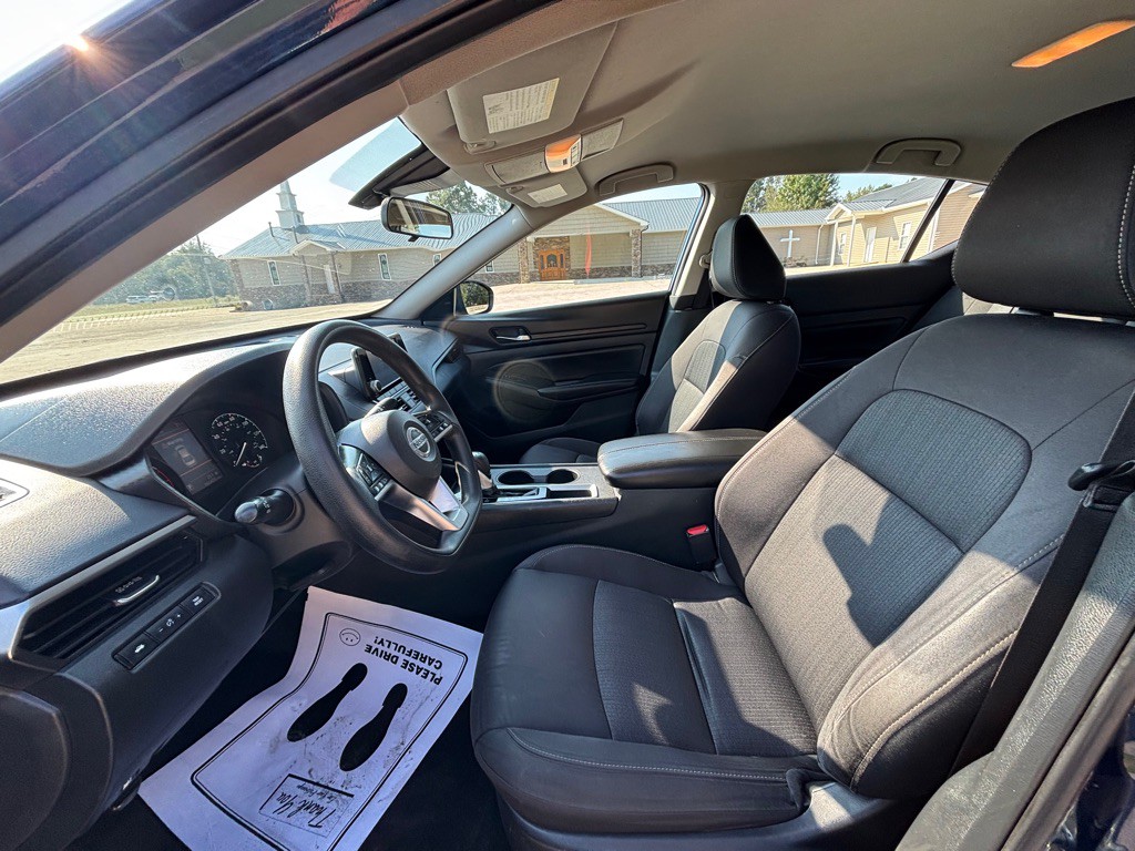 2021 Nissan Altima Image 10