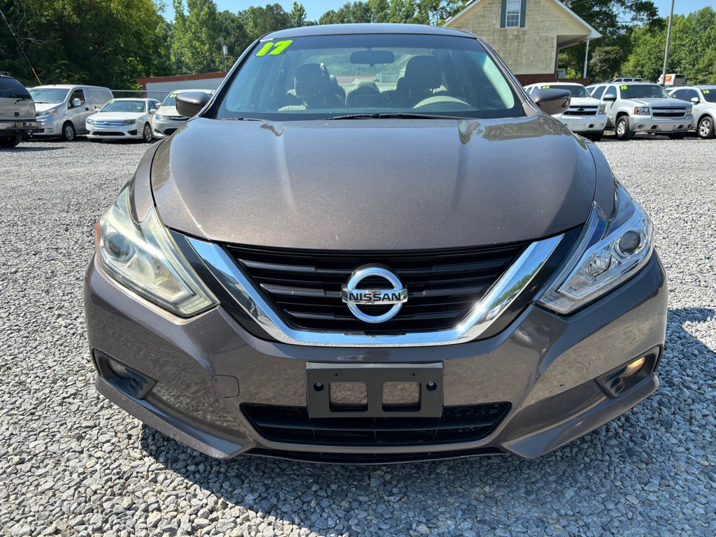 2017 Nissan Altima Image 2