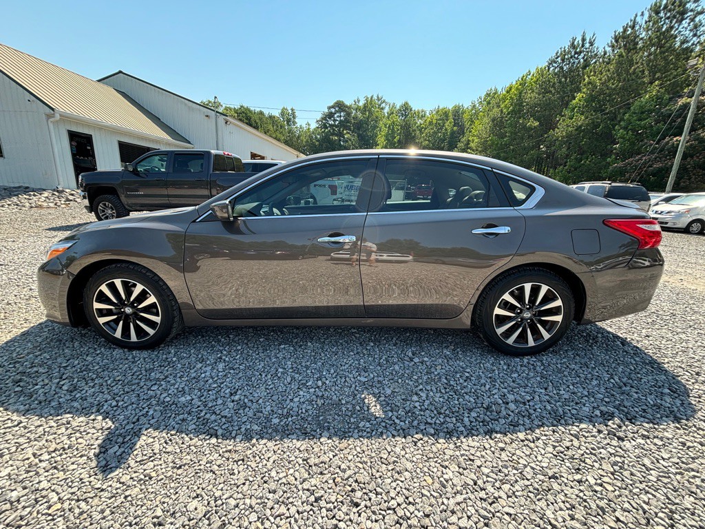 2017 Nissan Altima Image 4