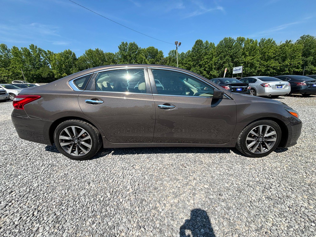 2017 Nissan Altima Image 6