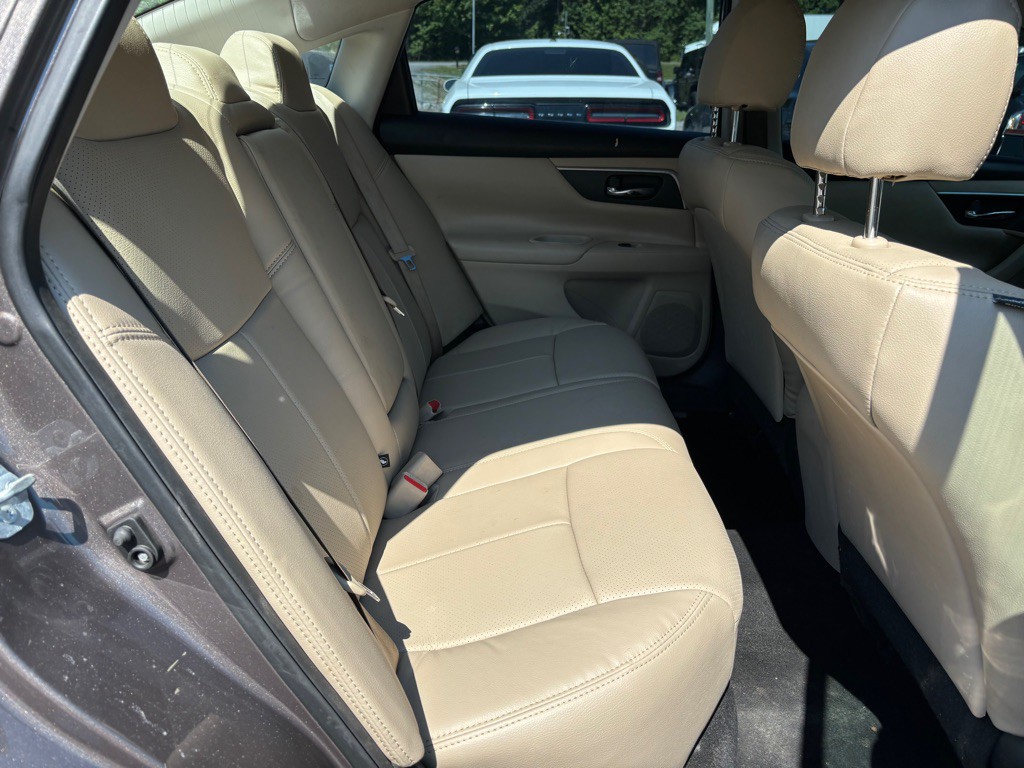 2017 Nissan Altima Image 8