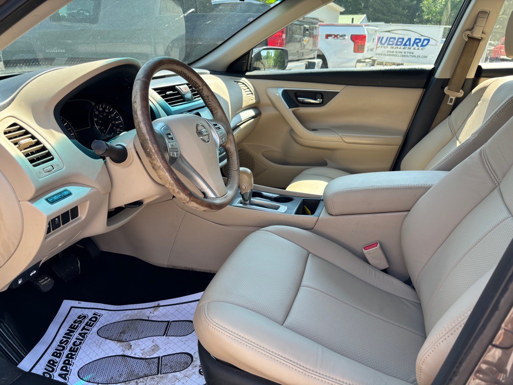 2017 Nissan Altima Image 9