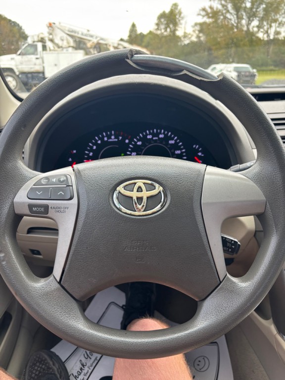 2011 Toyota Camry Image 10