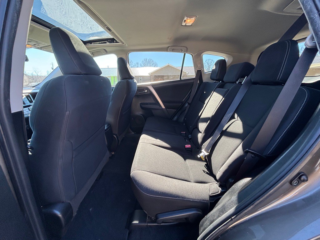 2015 Toyota Rav4 Image 9