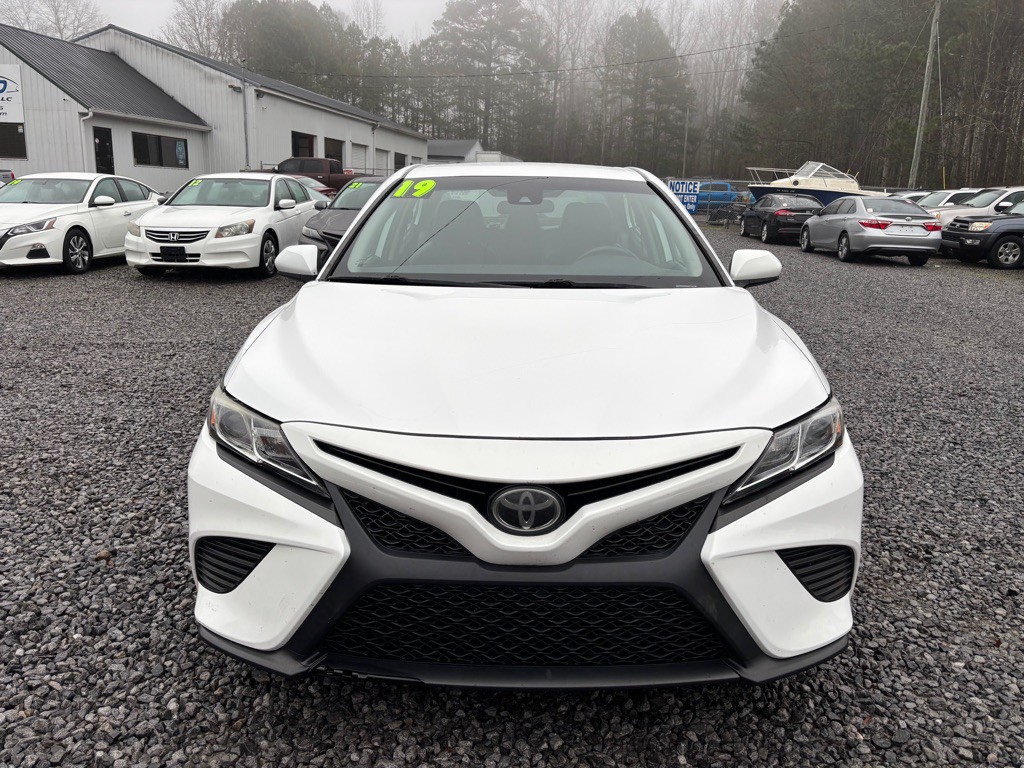 2019 Toyota Camry Image 2