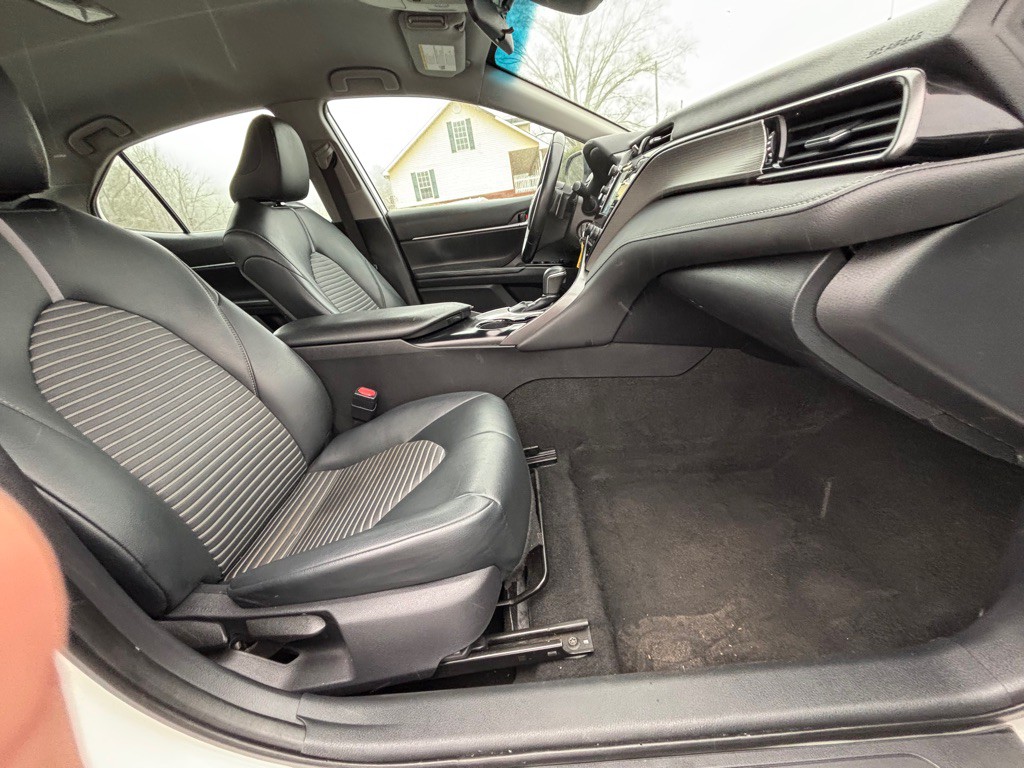 2019 Toyota Camry Image 7