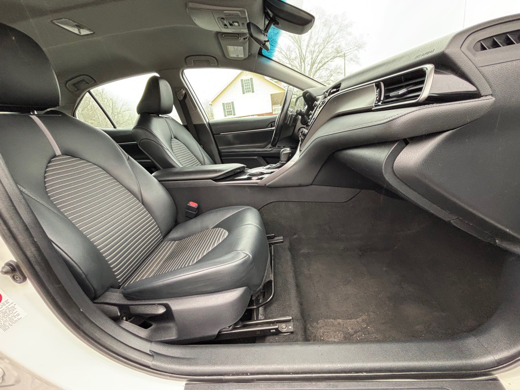 2019 Toyota Camry Image 8