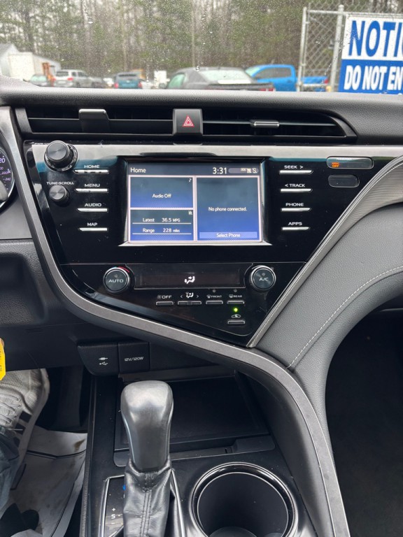 2019 Toyota Camry Image 14