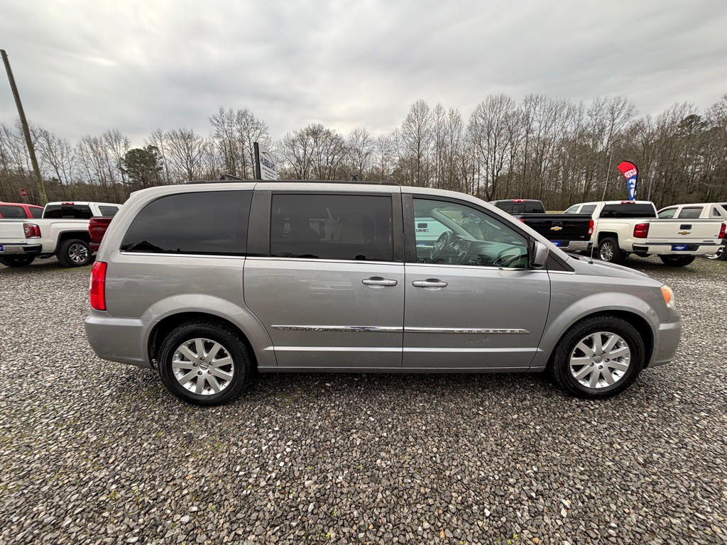 2014 Chrysler Town & Country Image 6