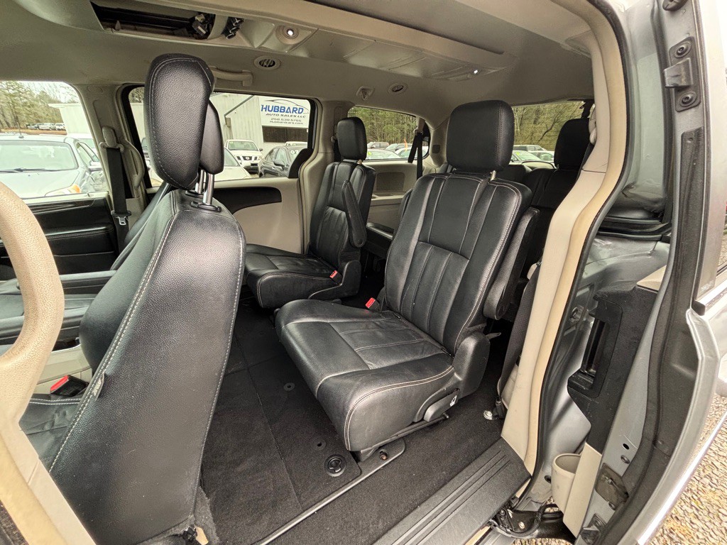 2014 Chrysler Town & Country Image 9