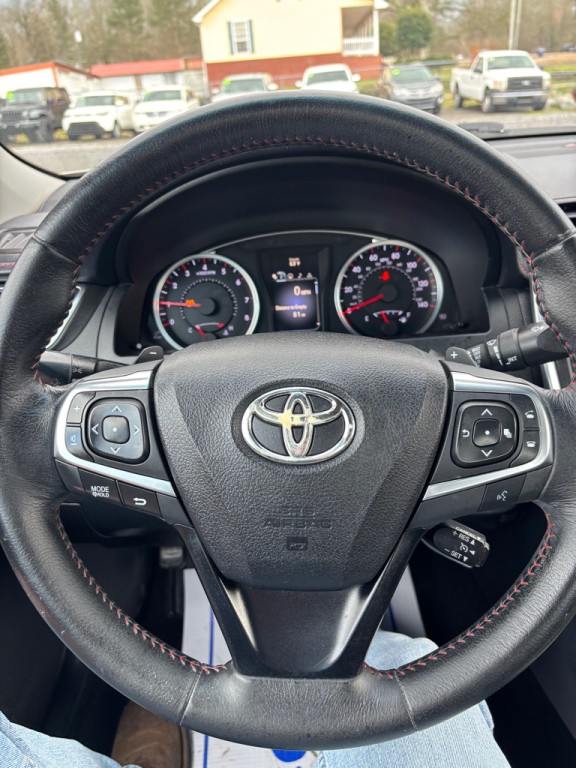 2015 Toyota Camry Image 12