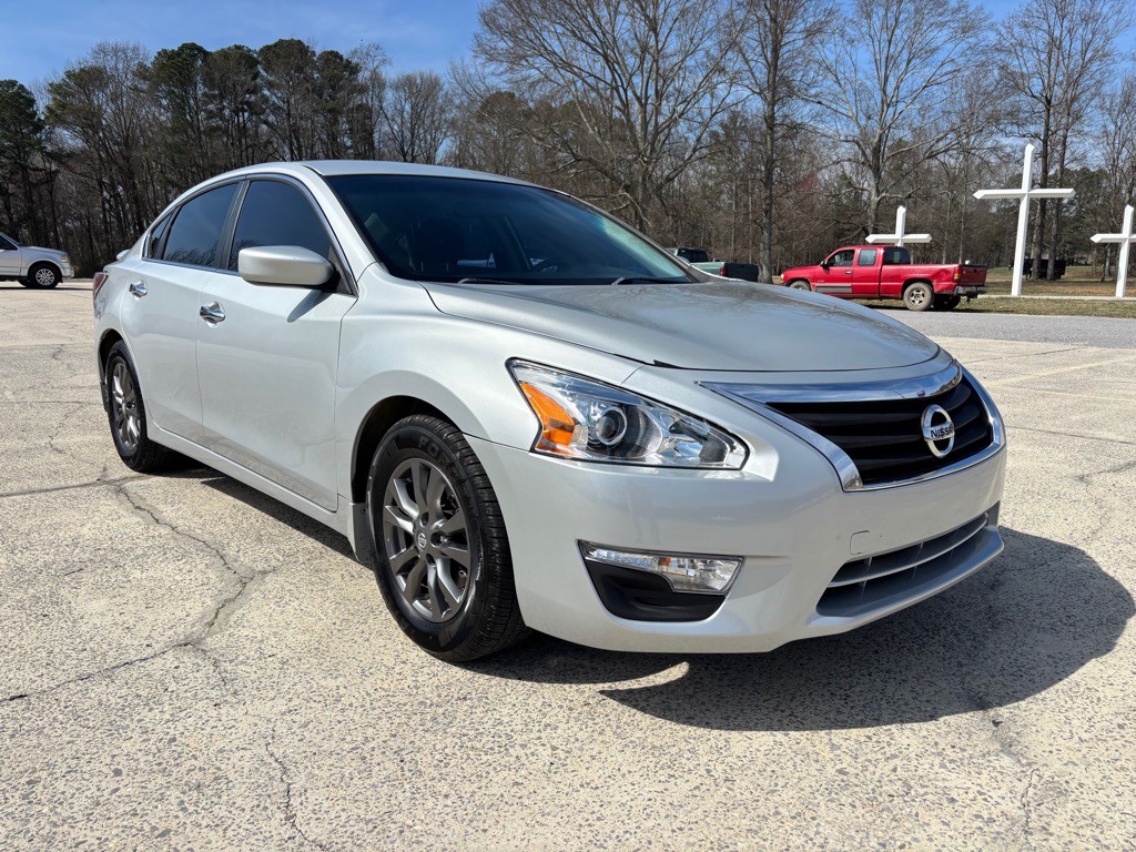 2015 Nissan Altima Image 1