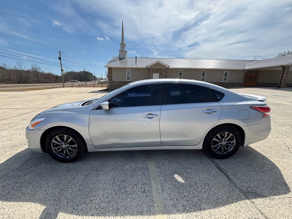 2015 Nissan Altima Image 4