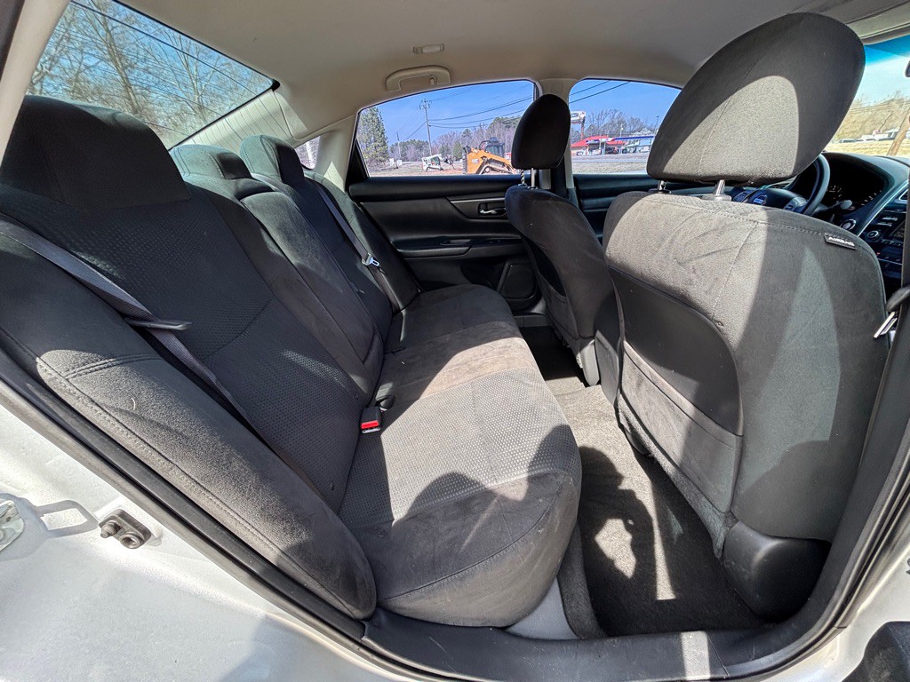 2015 Nissan Altima Image 8