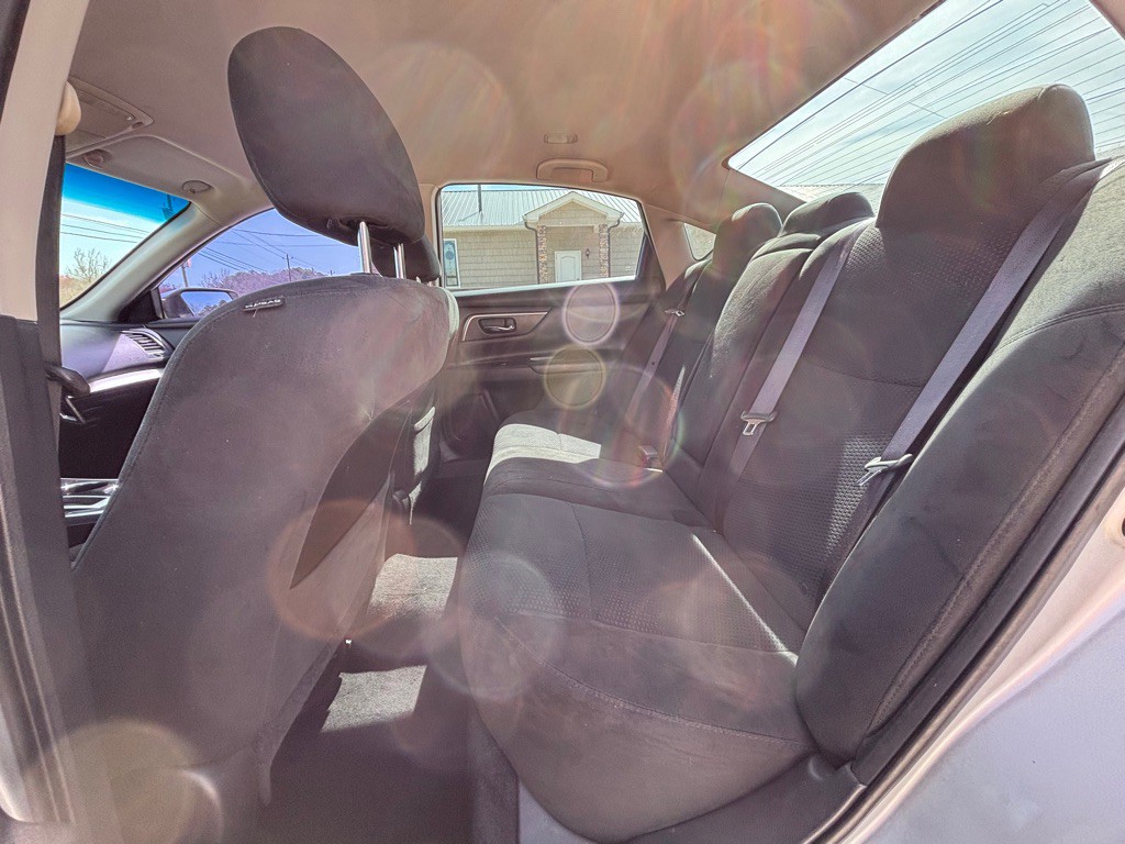 2015 Nissan Altima Image 9