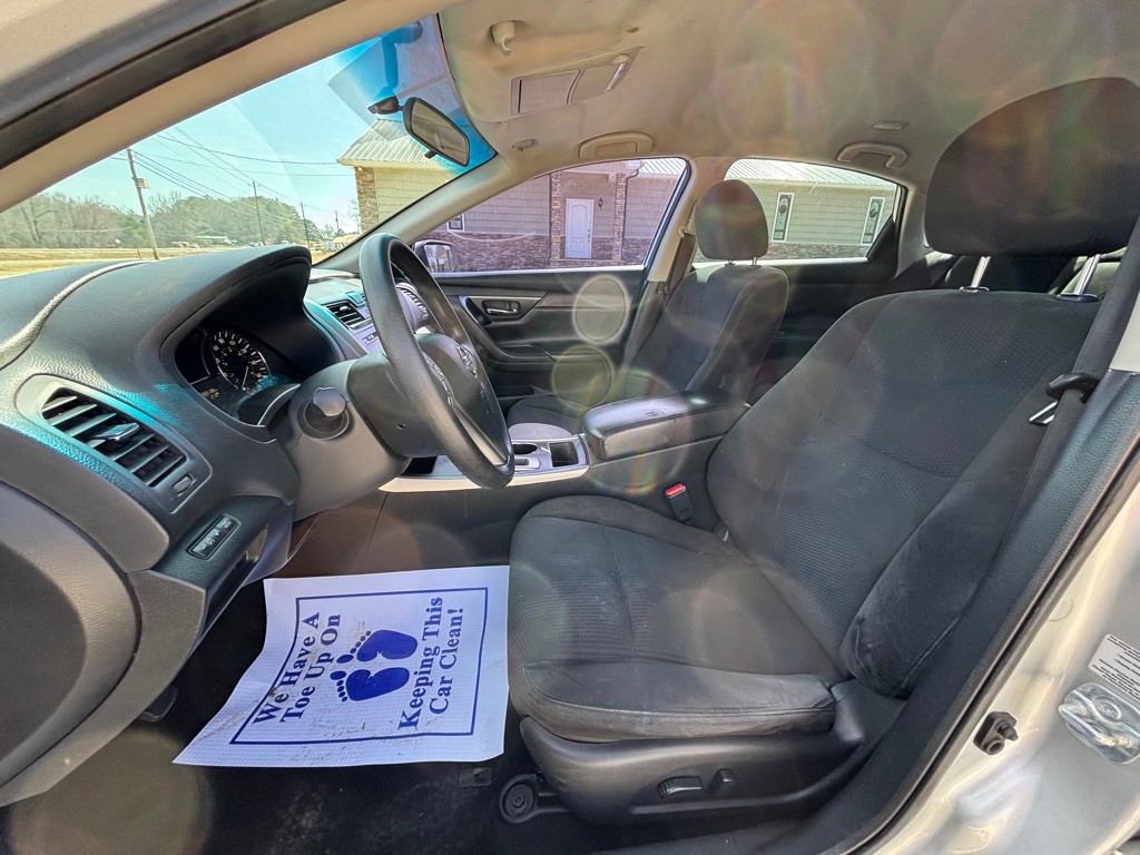 2015 Nissan Altima Image 10