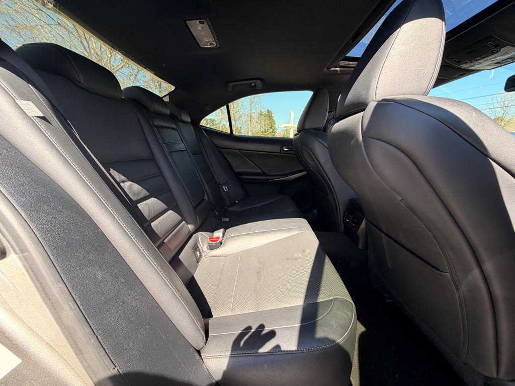 2015 Lexus IS 250 Image 8