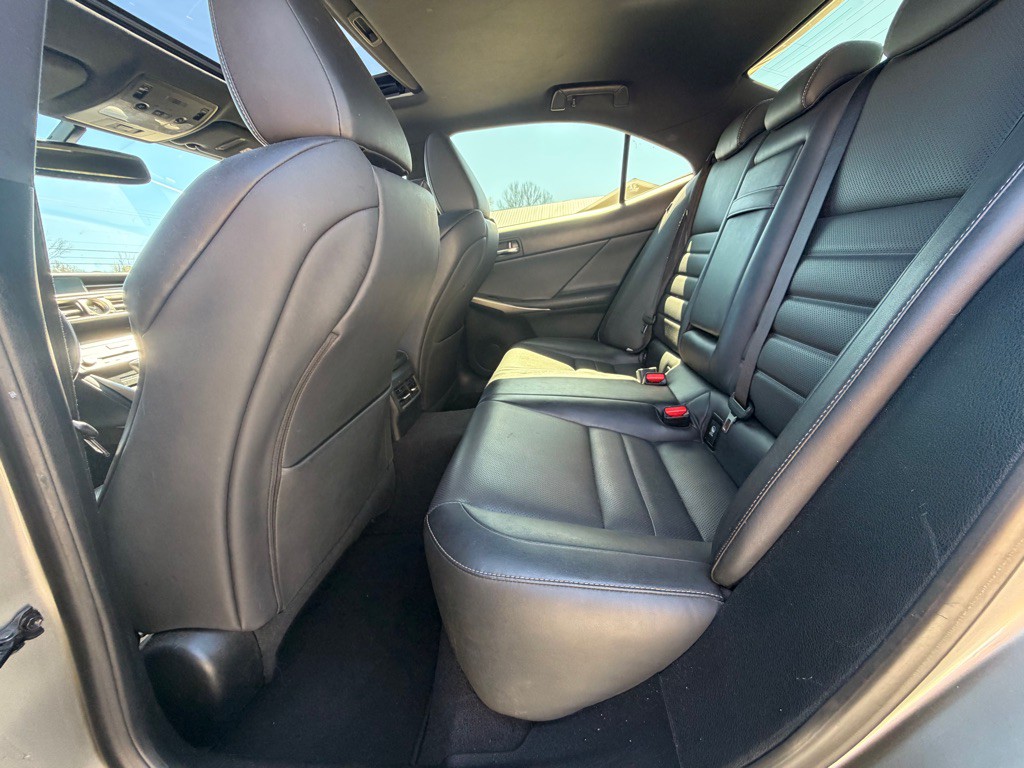 2015 Lexus IS 250 Image 9