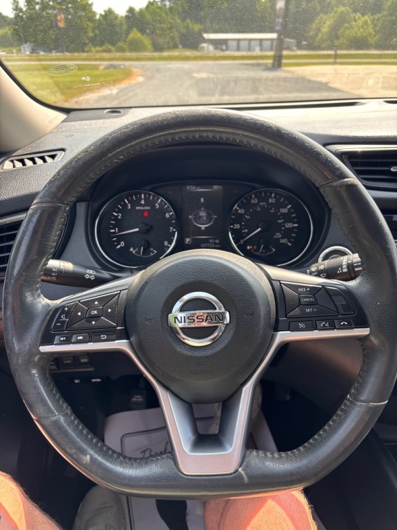 2017 Nissan Rogue Image 12