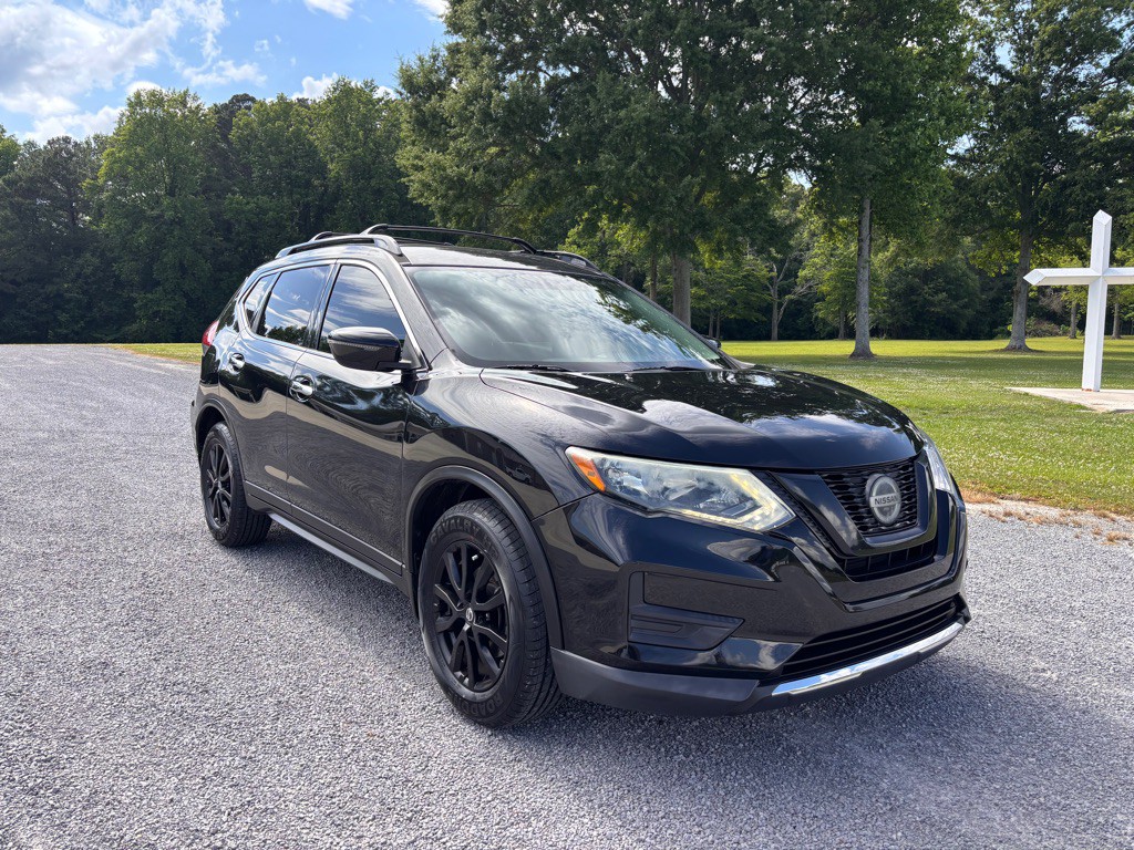 2018 Nissan Rogue Image 1