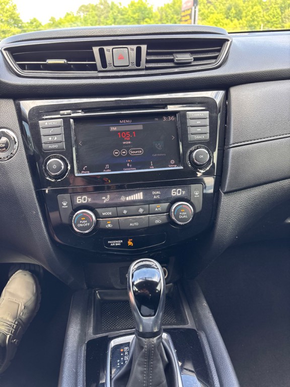 2018 Nissan Rogue Image 13