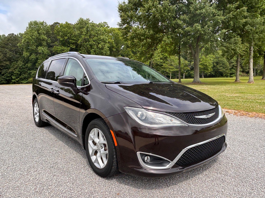 2017 Chrysler Pacifica Image 1