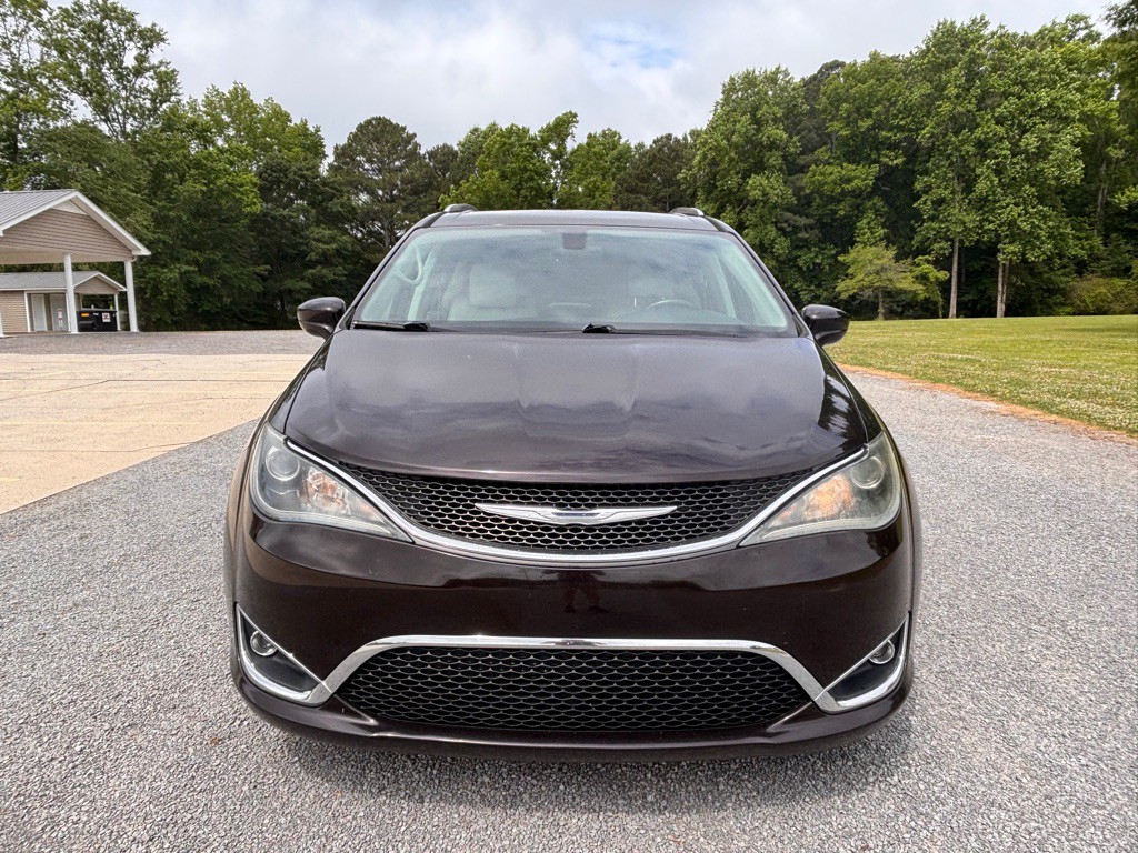 2017 Chrysler Pacifica Image 2