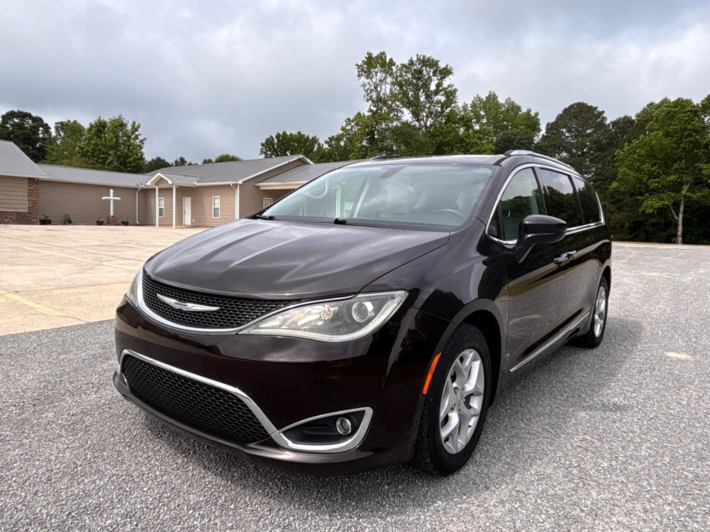 2017 Chrysler Pacifica Image 3